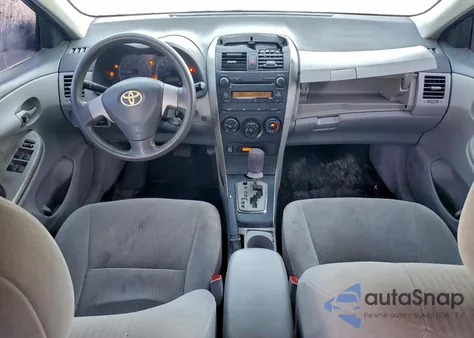 2010 Toyota Corolla Base z USA, uszkodzony, nr VIN 2T1BU4EE9AC534856